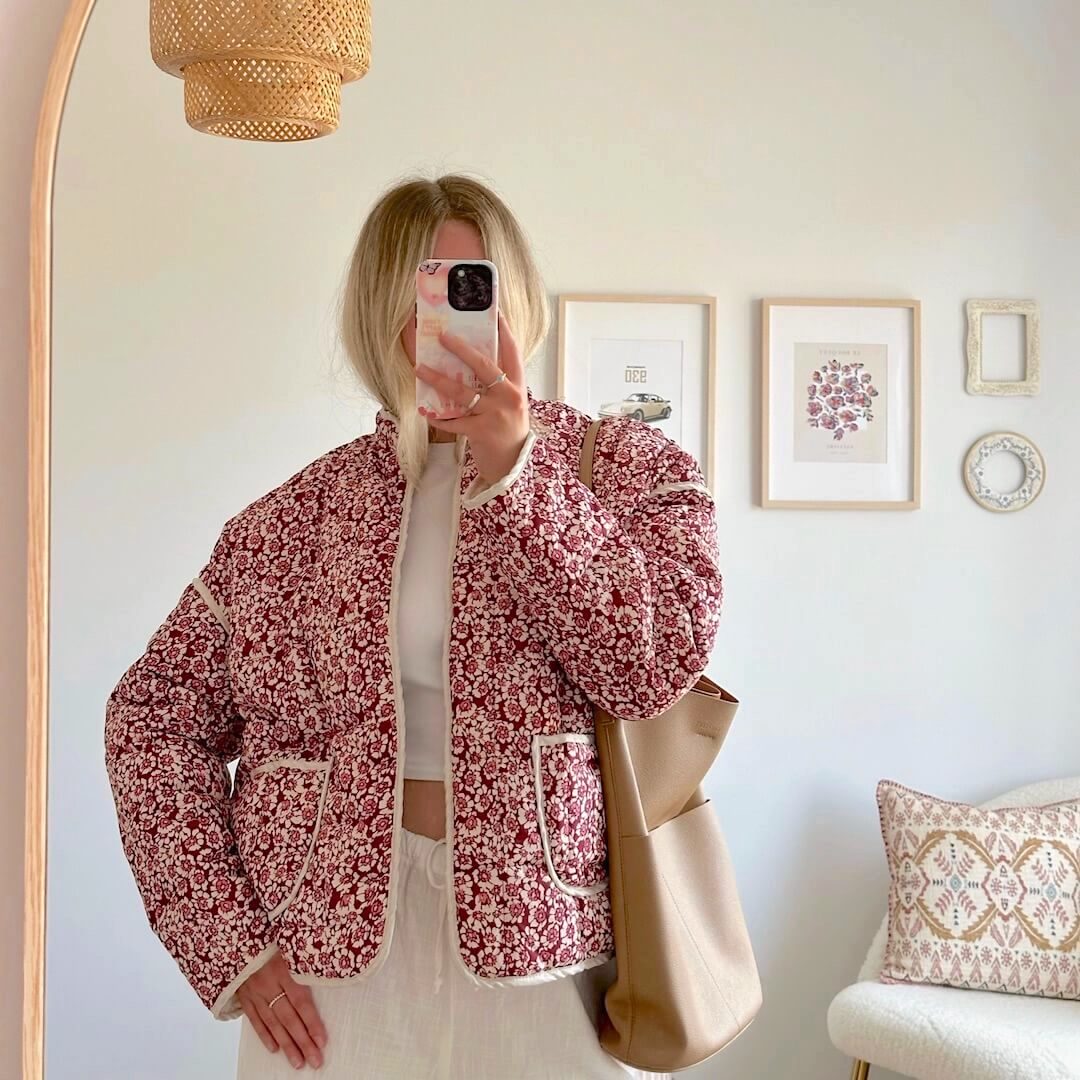 Woman in floral jacket, Tezza-5407_1