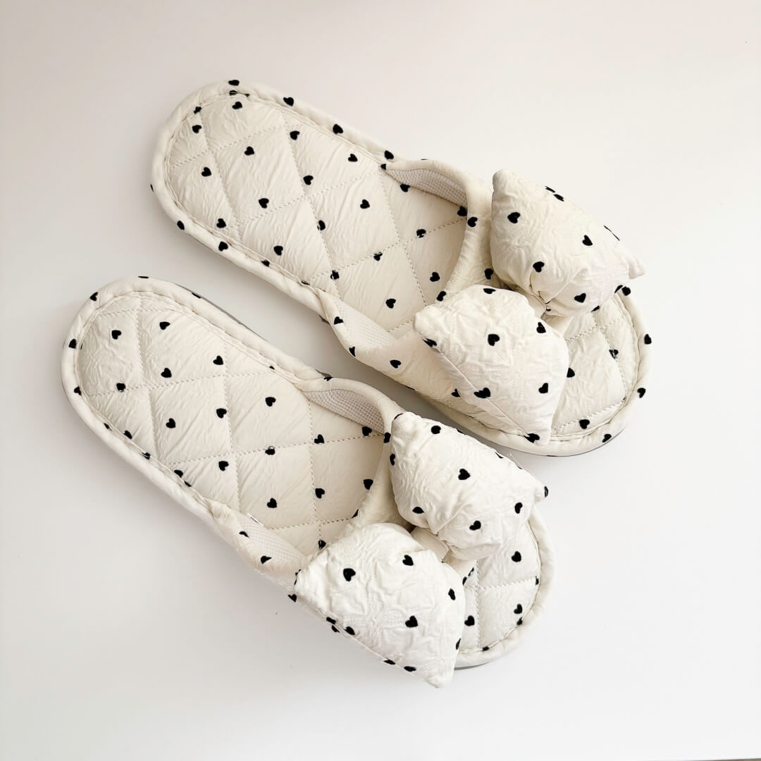 Lightweight house slippers with heart pattern and bow