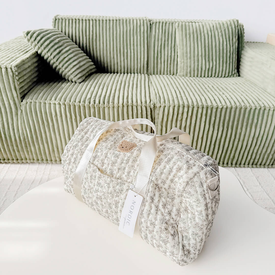 Quilted travel bag with small floral pattern