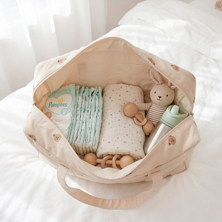 Bear print weekender bag with lightweight design