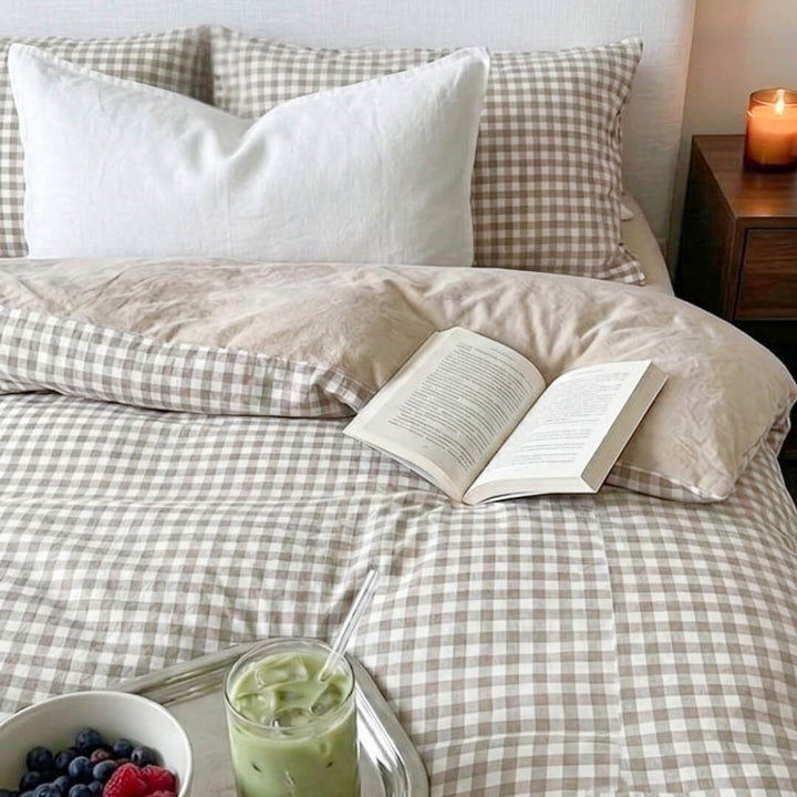 Neutral duvet cover set with gingham pillowcases