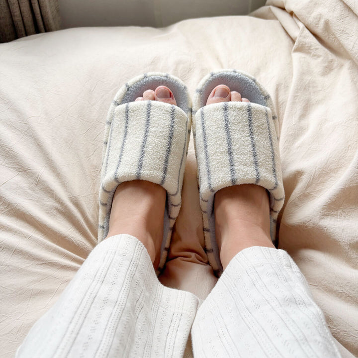 Cushioned open-toe house slippers