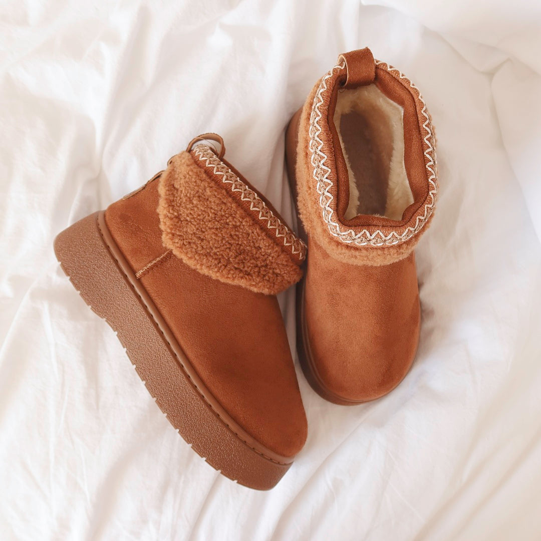 Cozy winter ankle boots with soft fleece lining