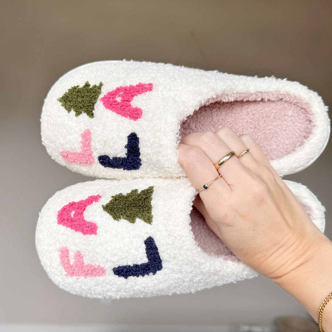 Women’s indoor slippers with Christmas-inspired design