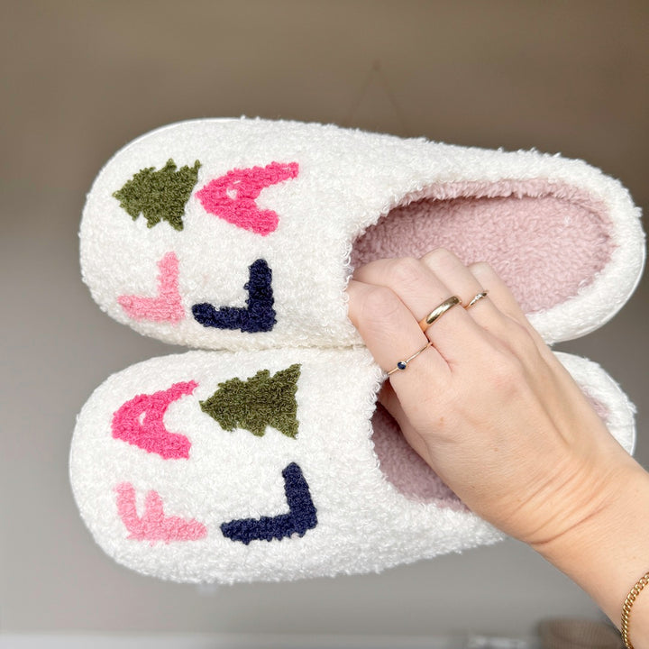Women’s indoor slippers with Christmas-inspired design