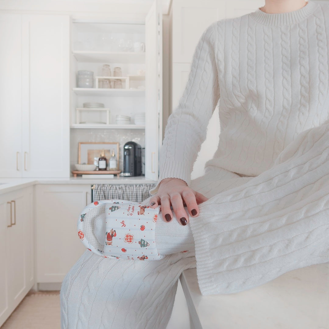 Holiday-themed slippers with open toe design