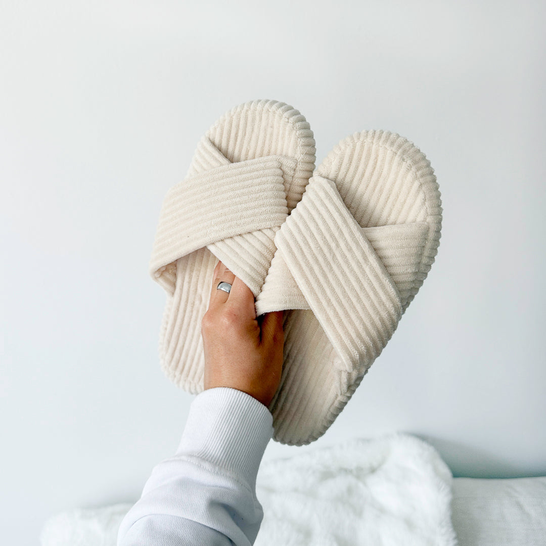 Women’s open-toe slippers with corduroy finish