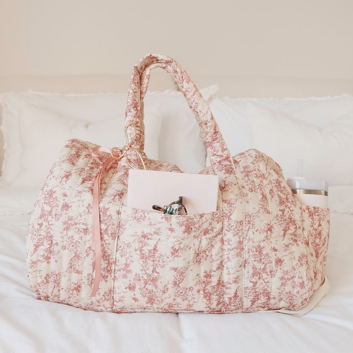 Soft quilted tote bag for everyday and travel use