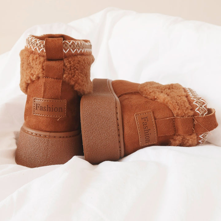 Women’s winter boots with soft fur lining