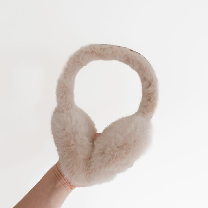 Women’s fluffy earmuffs with padded band and plush lining