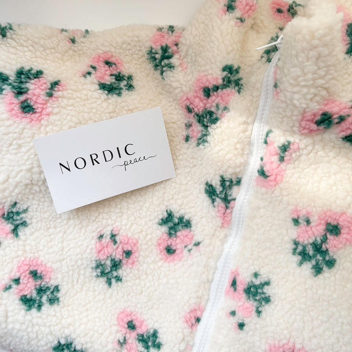 Warm sherpa zip-up jacket for casual everyday wear