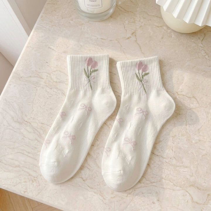  floral embroidered ankle socks for everyday wear