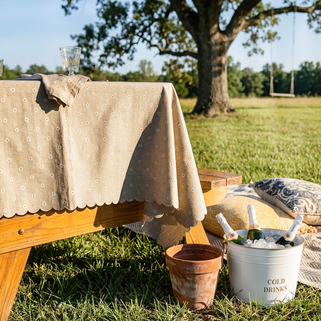 Daisy dining tablecloth with minimalist floral embroidery