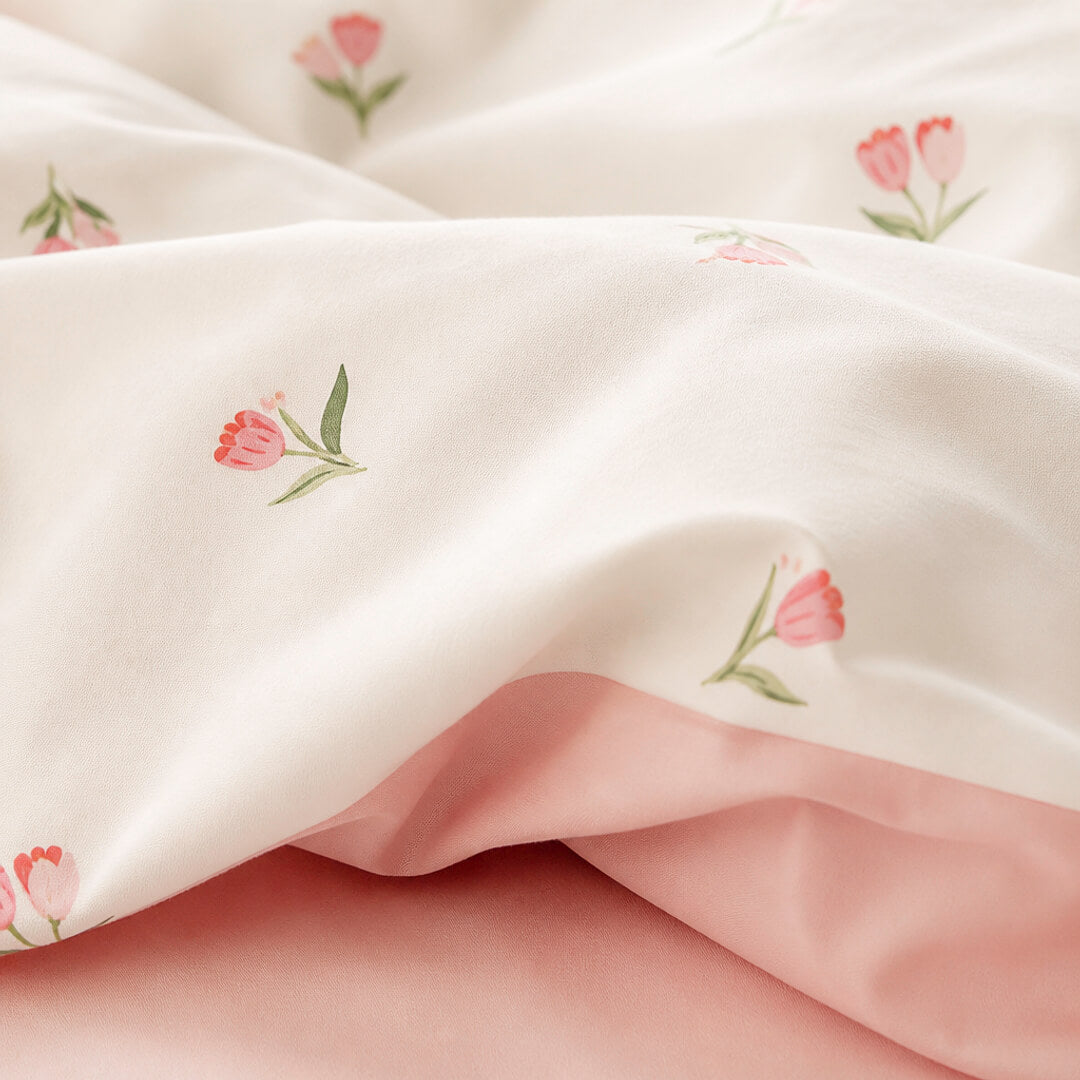 Elegant floral duvet cover set with vintage-inspired tulip print