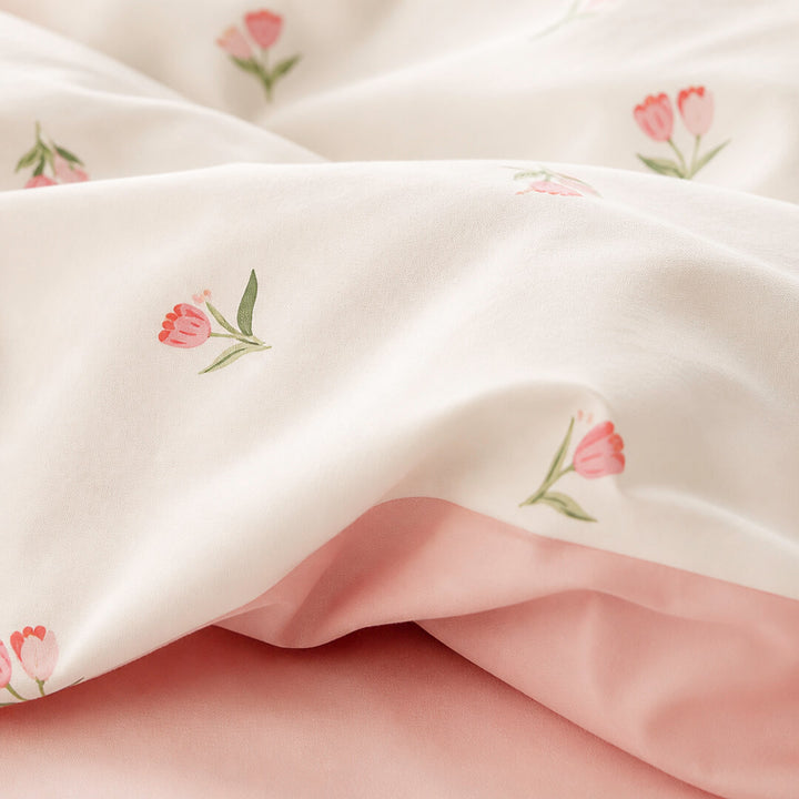 Elegant floral duvet cover set with vintage-inspired tulip print
