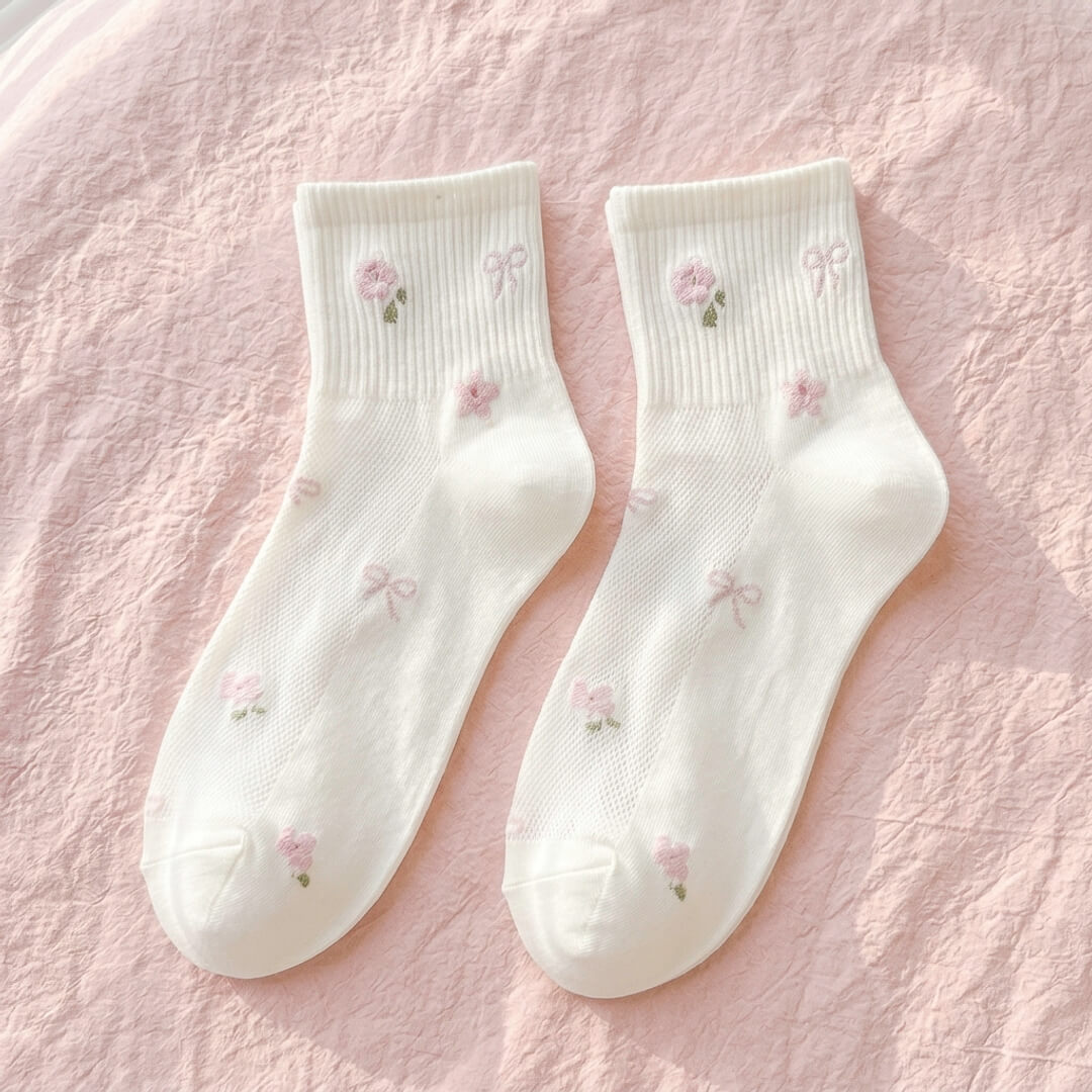  socks with pink flower embroidery for women