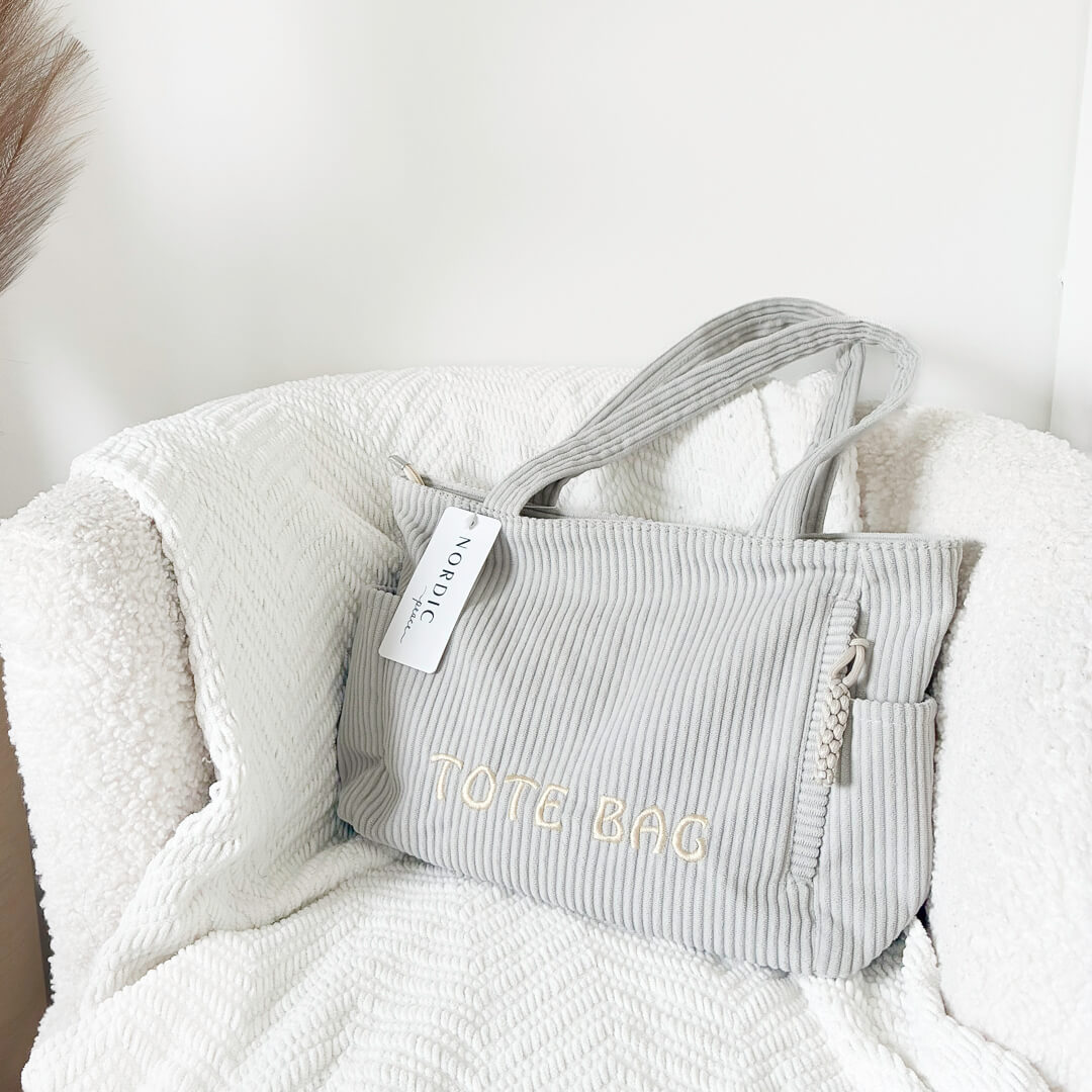Casual tote bag with shoulder straps and zip pocket