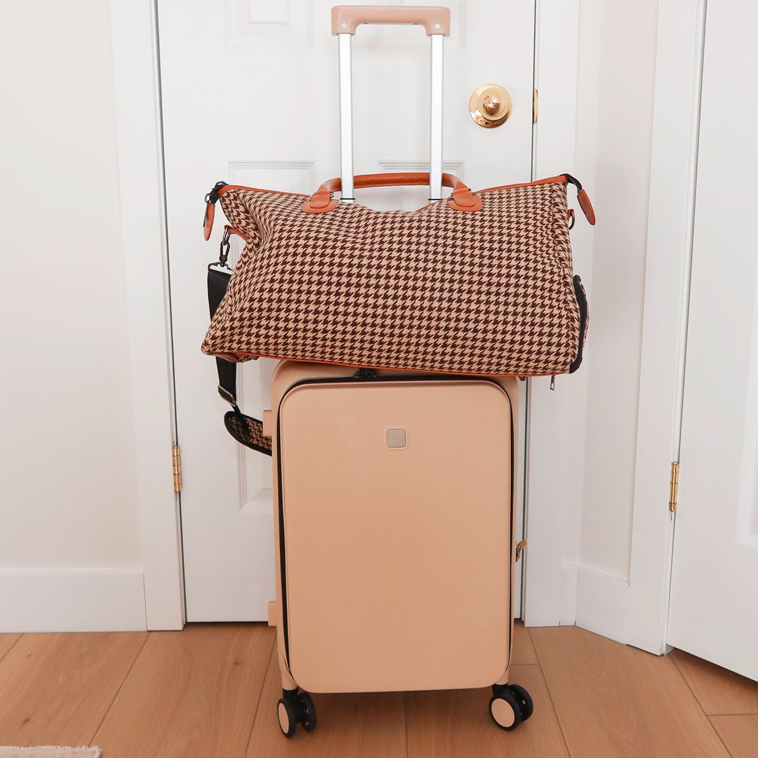 Classic houndstooth duffle bag for travel