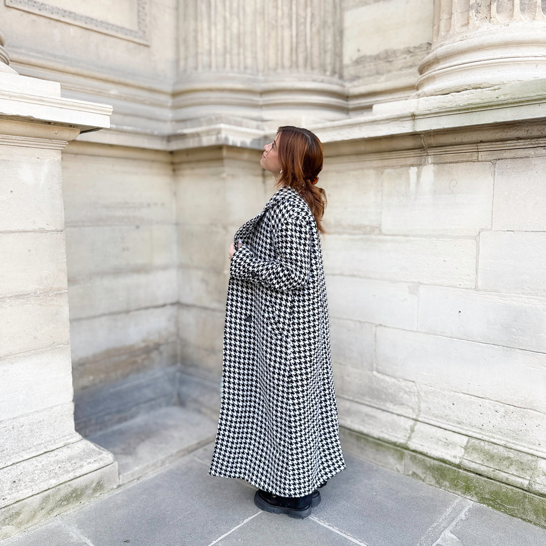 Full-length houndstooth pattern trench coat with notch lapel