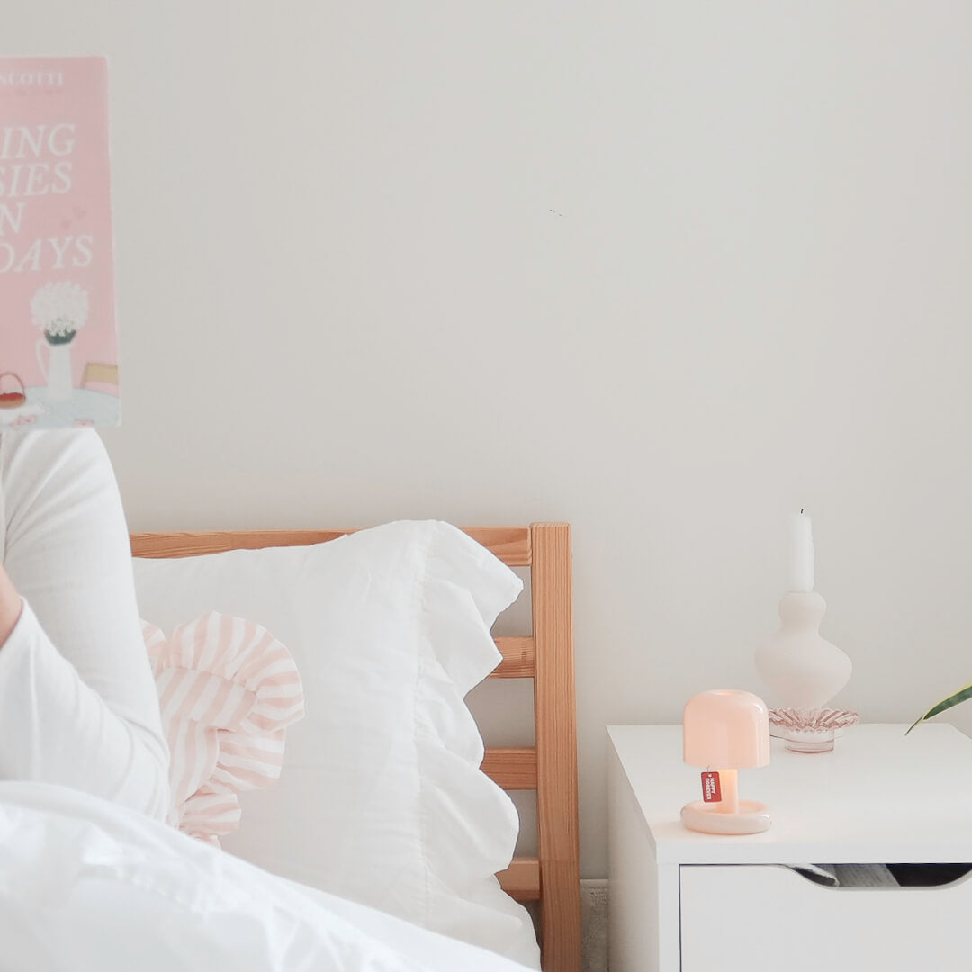 Small bedside lamp with mushroom silhouette