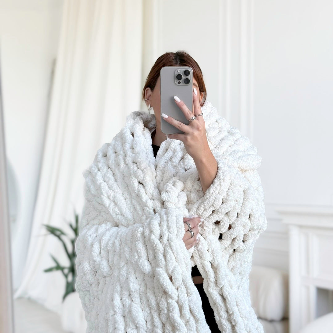 Luxe Chunky Knit Throw Blanket - Main Image