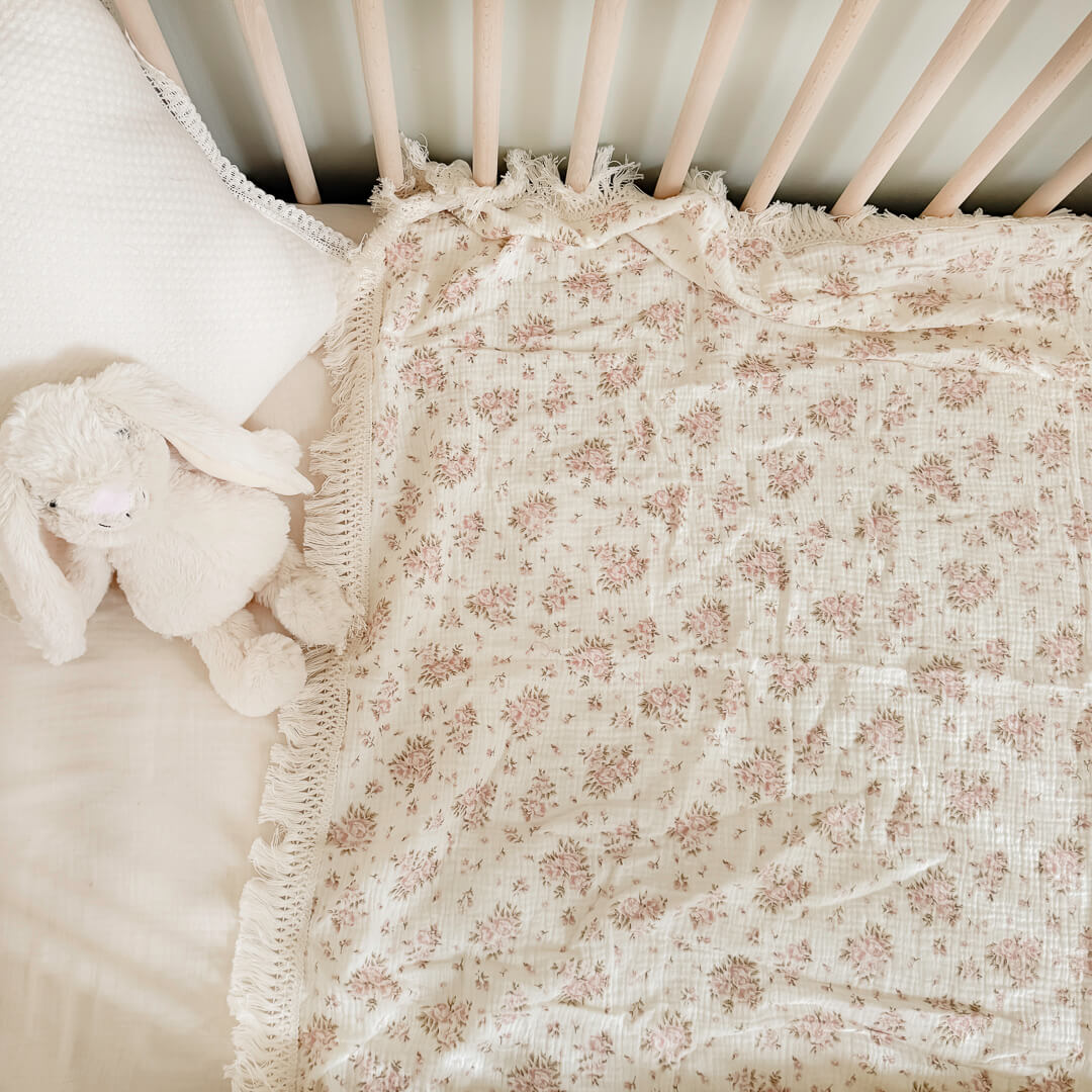 Baby blanket with delicate flowers and cotton texture