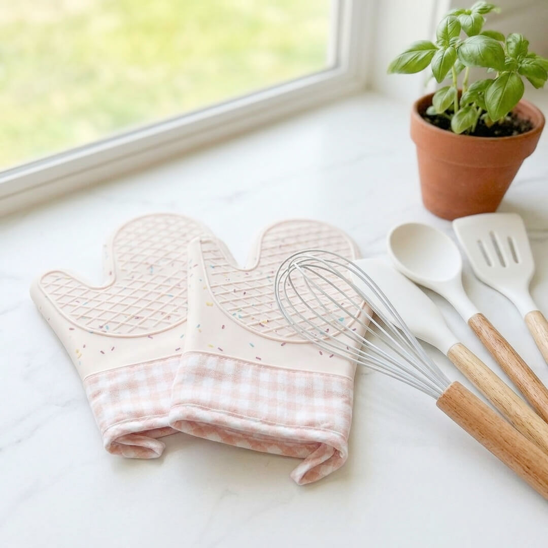 Pink confetti silicone kitchen mitts for home bakers