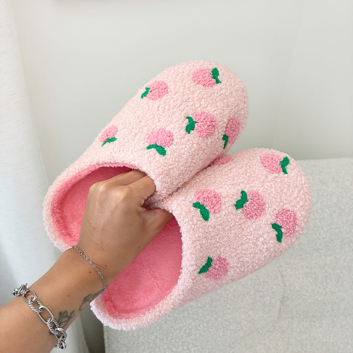 Women’s plush slippers with allover peach design