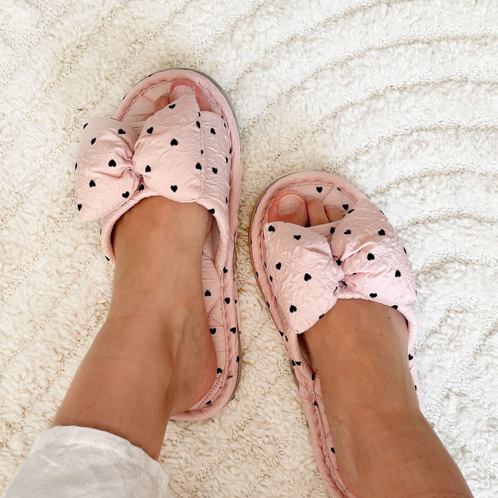 Cute heart print slippers in pink