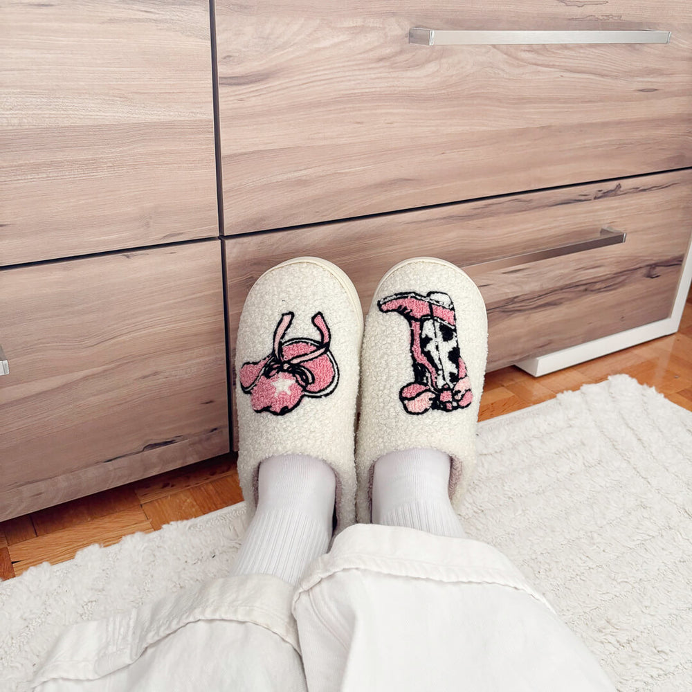 Soft indoor slippers for women