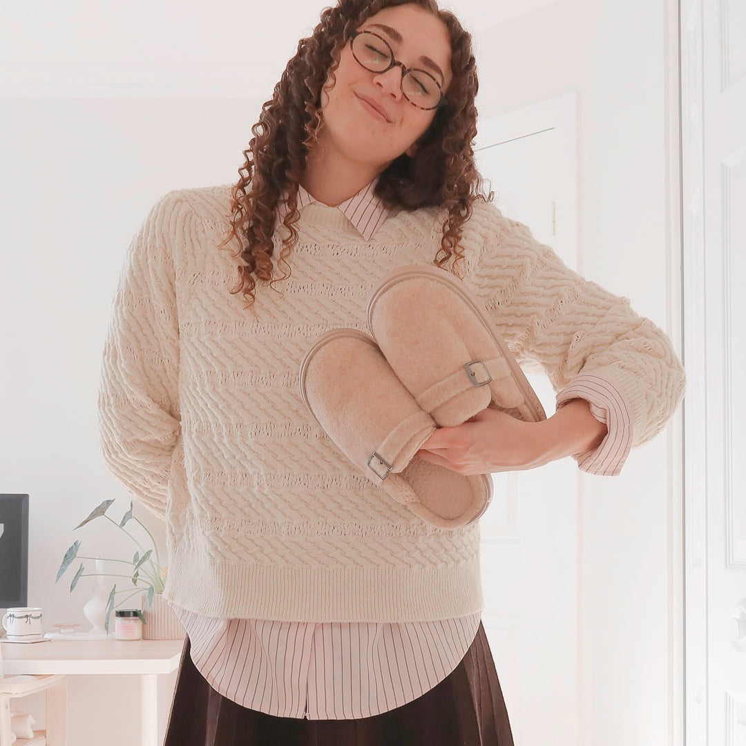 Warm indoor fuzzy slippers with comfortable lining