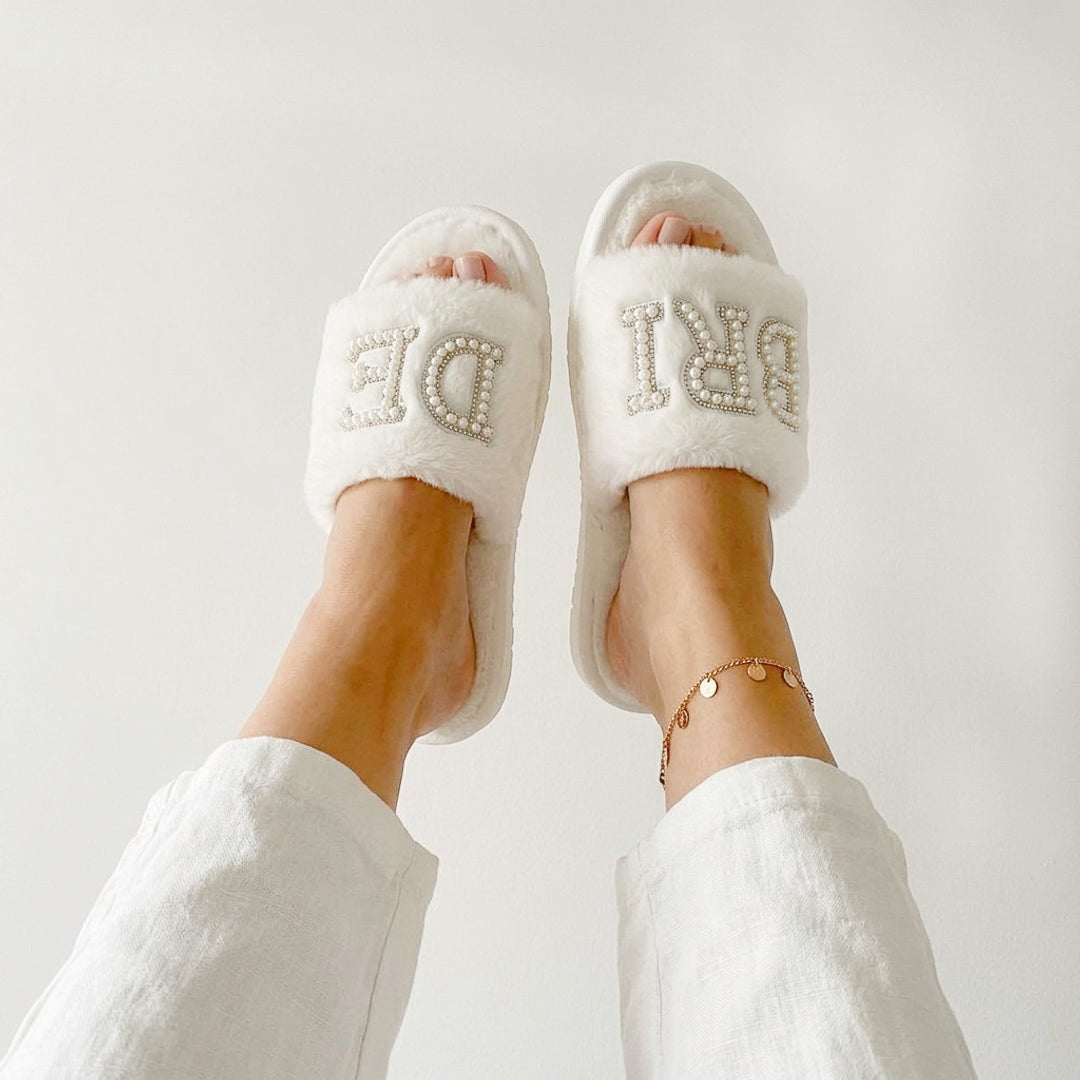 Pearl bride slippers with plush white faux fur