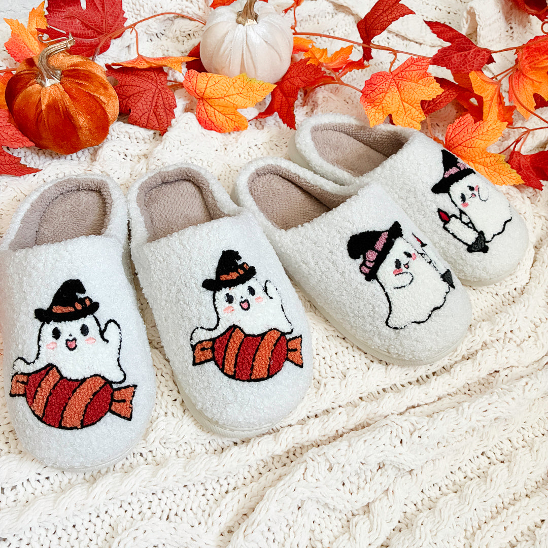 White ghost slippers with witch hat and candy details