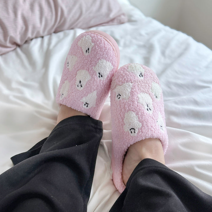Women’s plush slippers in pink with embroidered ghosts