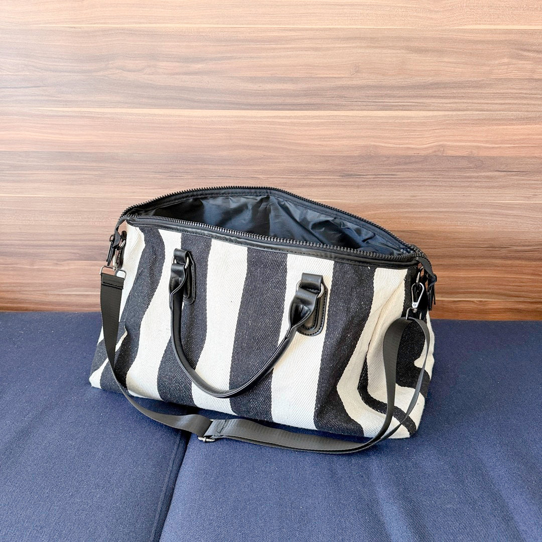 Casual striped duffle bag for everyday use
