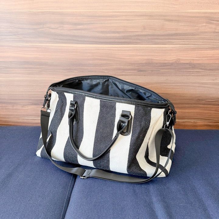 Casual striped duffle bag for everyday use