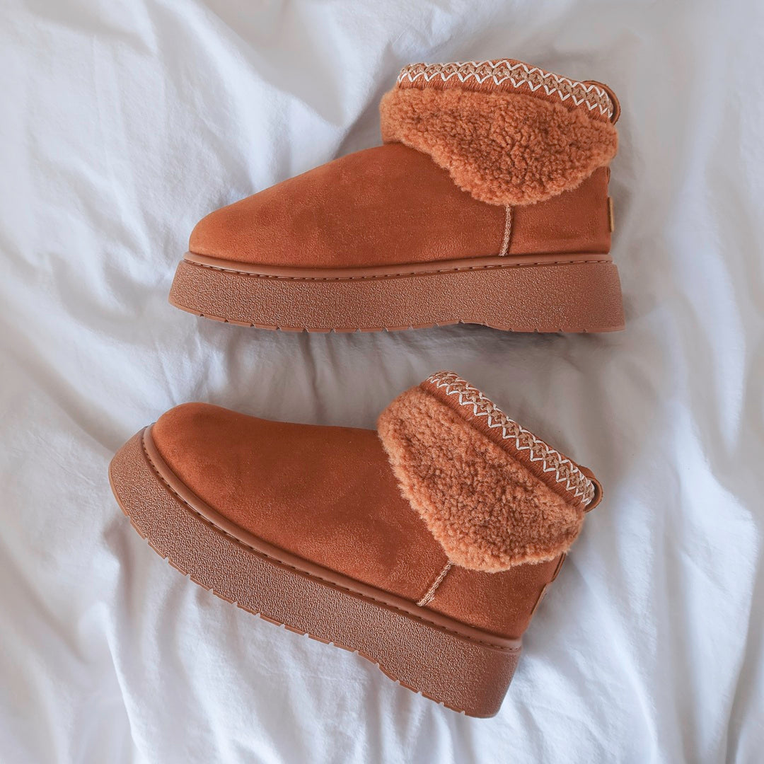 Cozy winter ankle boots with soft fleece lining