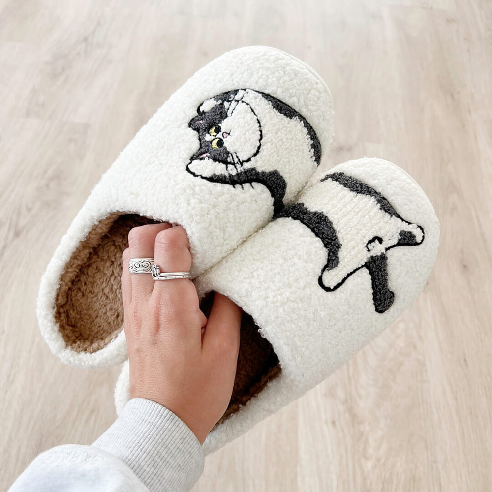 White house slippers with embroidered black cat