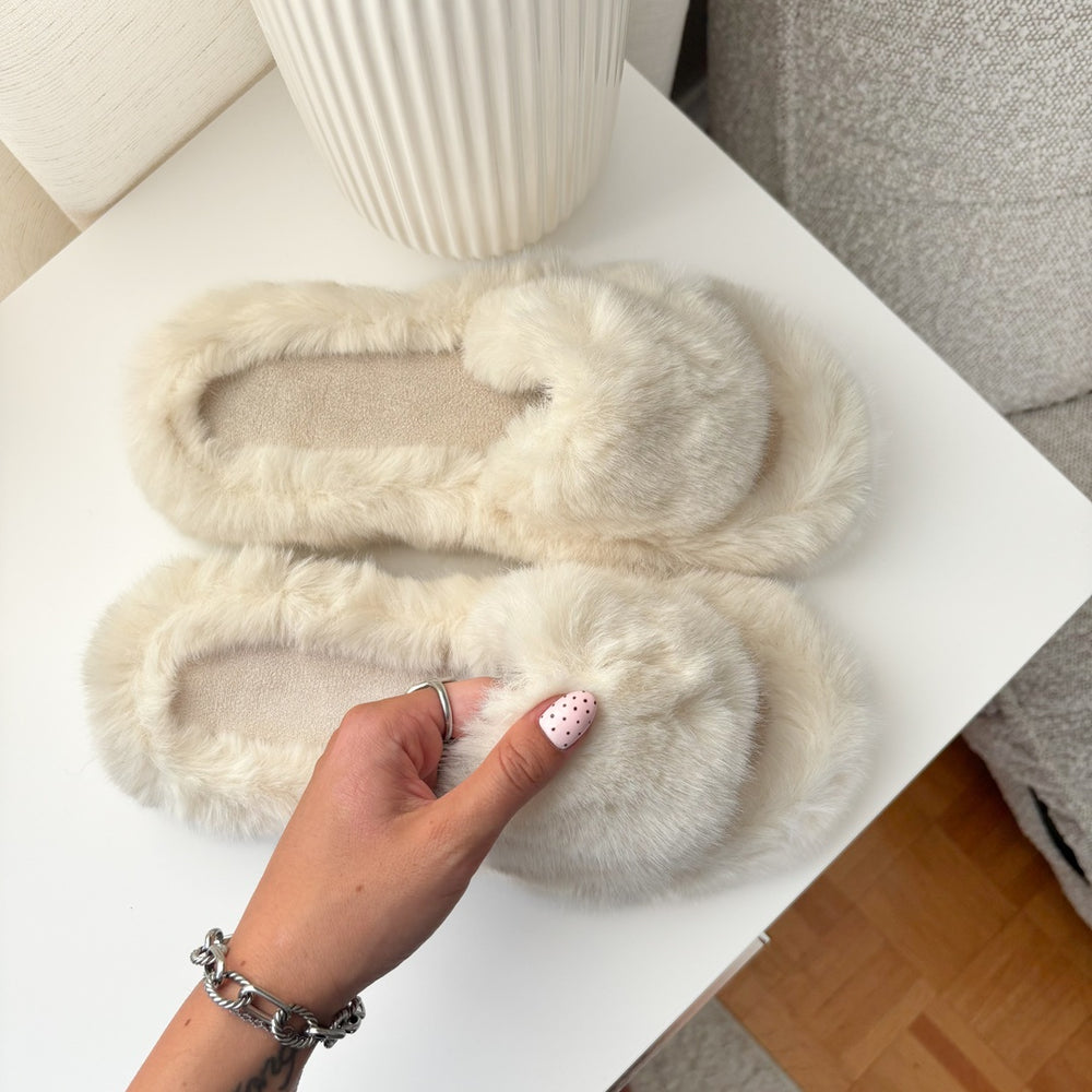 white fluffy slippers for women