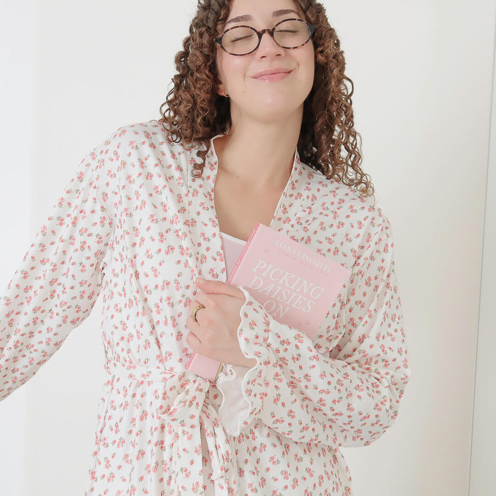 Women's short robe with dainty pink floral pattern