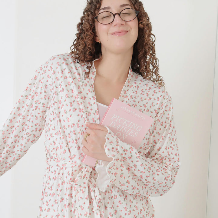Women's short robe with dainty pink floral pattern
