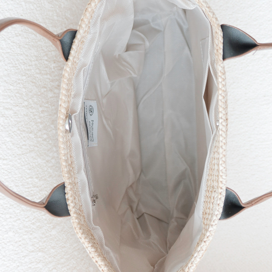 tote bag with simple minimalist style
