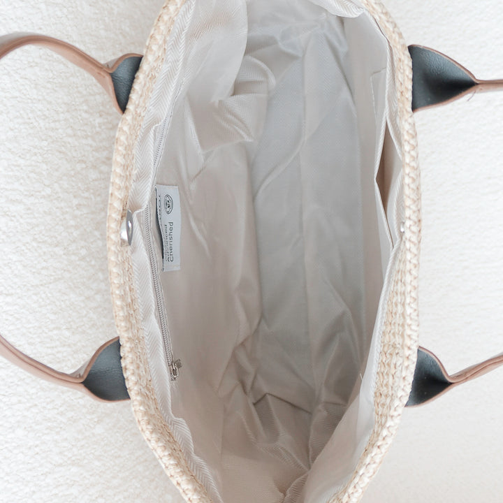 tote bag with simple minimalist style