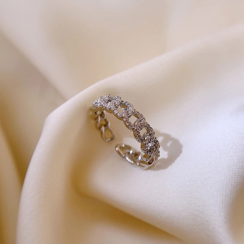 Stella Luxury Chain Ring