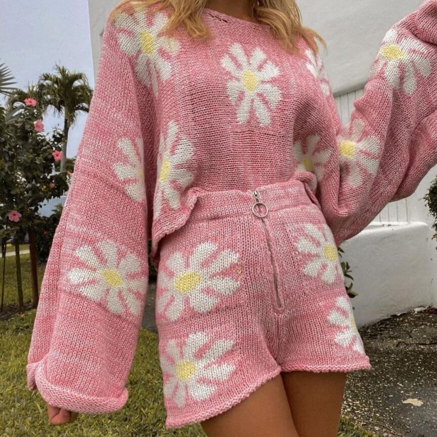 Women's pink daisy sweater & shorts set